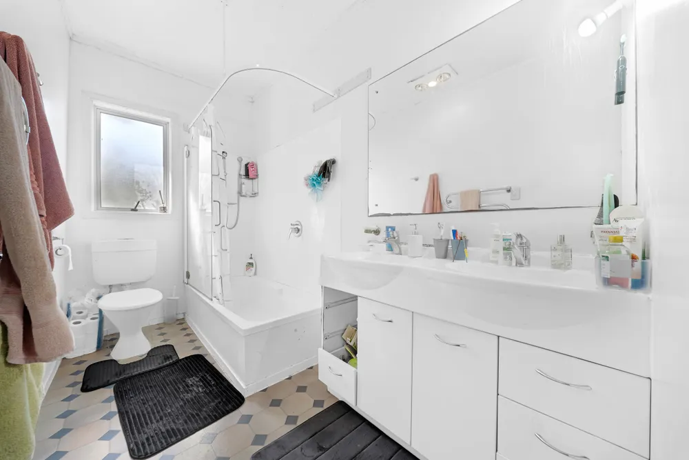 Photos of 82 Wolverton Street