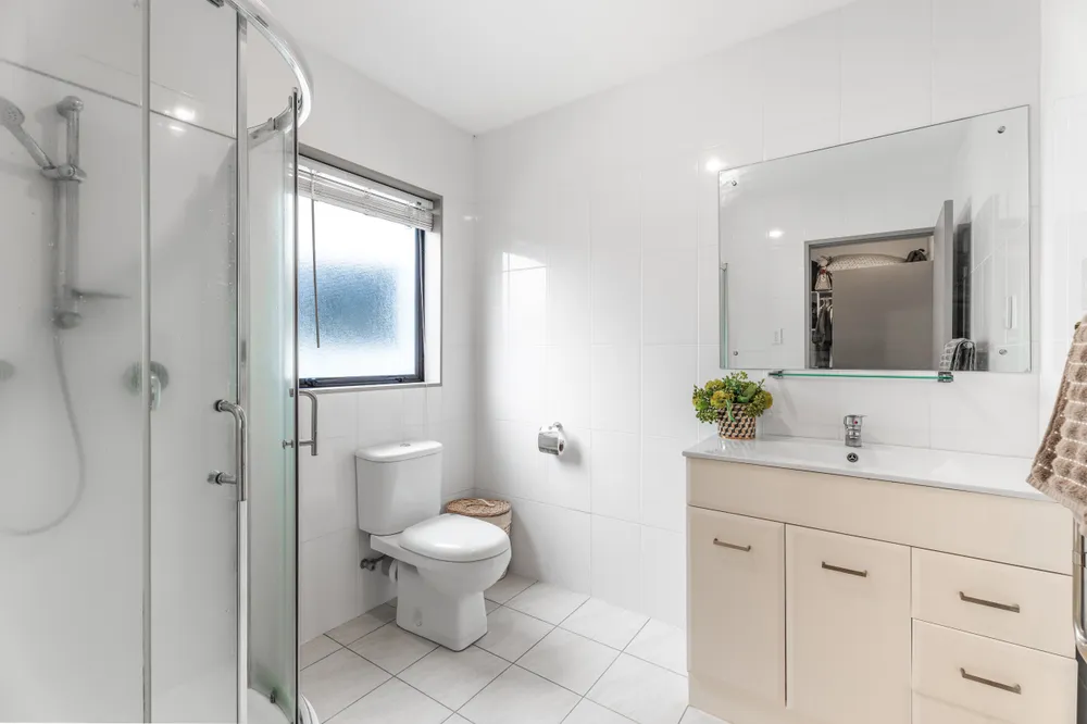 Photos of 31B Quona Avenue