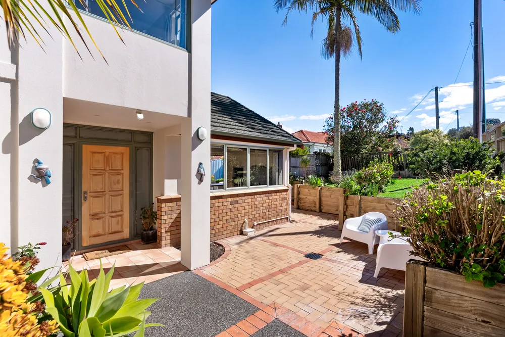 Photos of 492 Beach Road