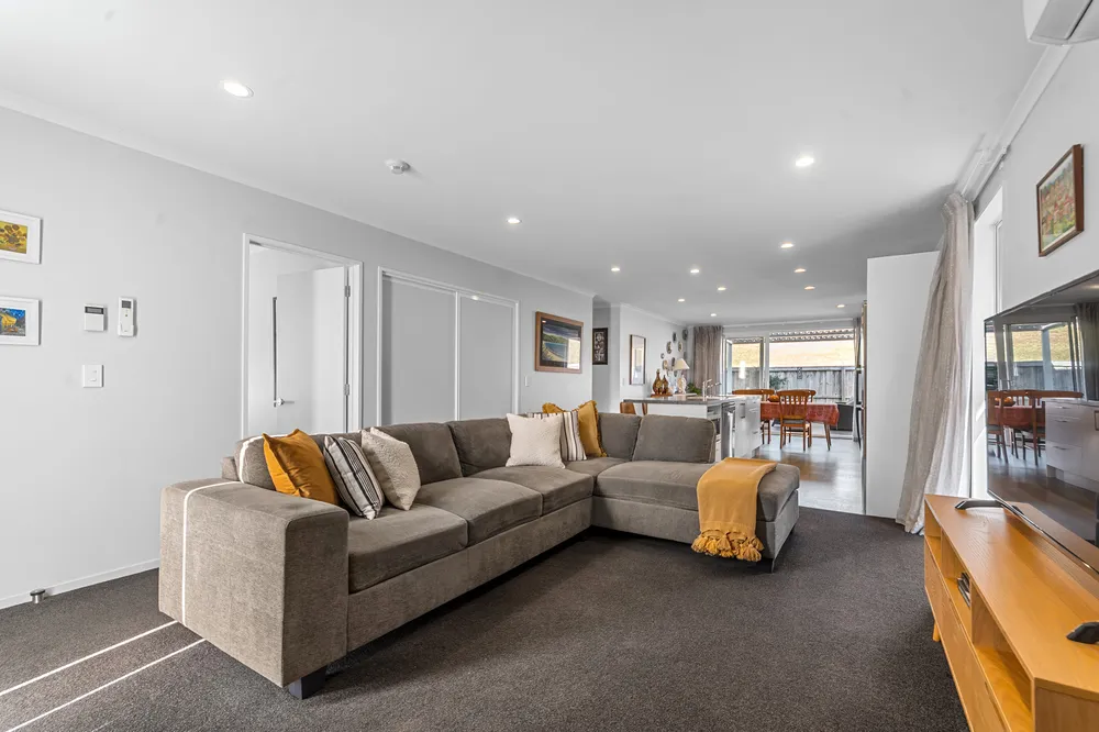 Photos of 5 Tippet Crescent
