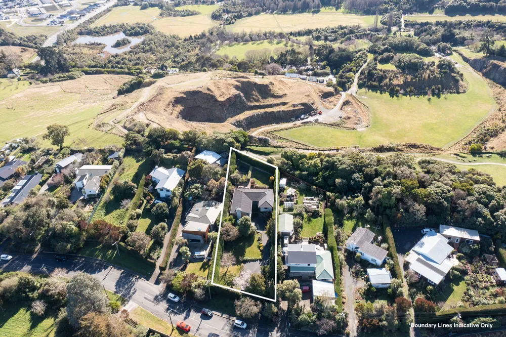Photos of 261 Kennedys Bush Road