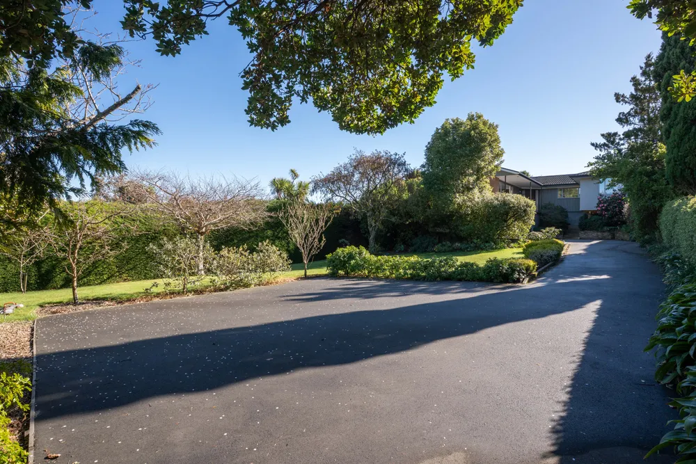 Photos of 261 Kennedys Bush Road