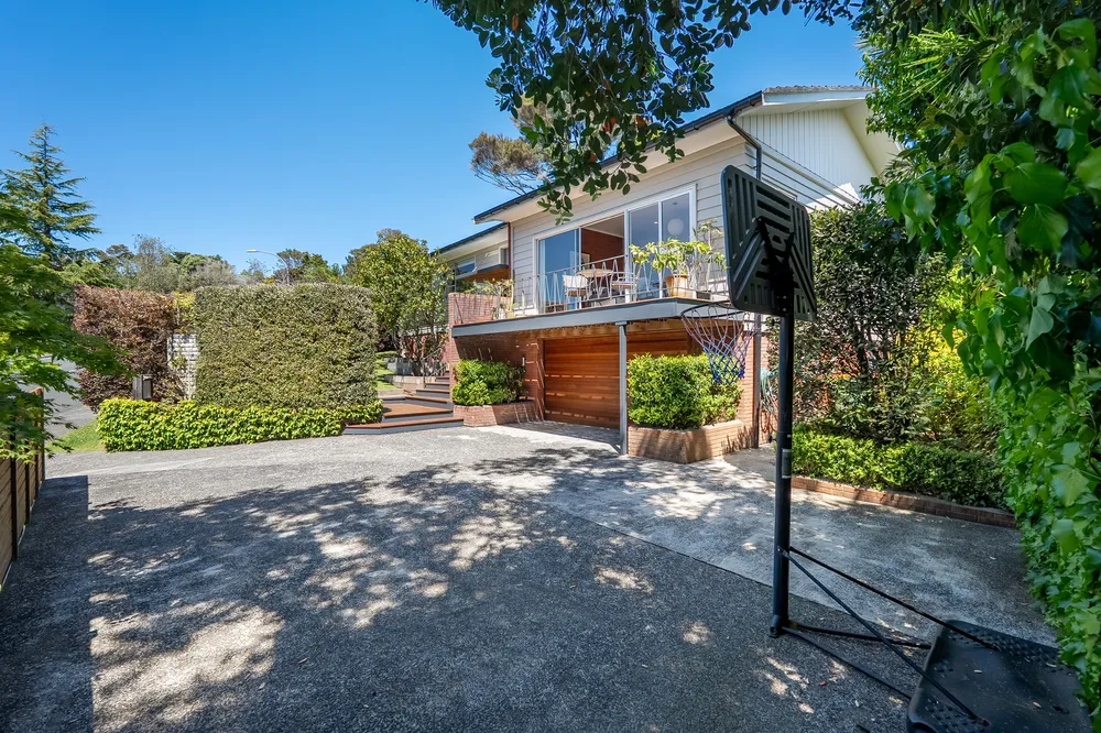 Photos of 118 Roseberry Avenue
