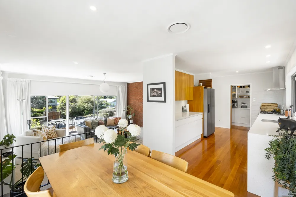 Photos of 118 Roseberry Avenue