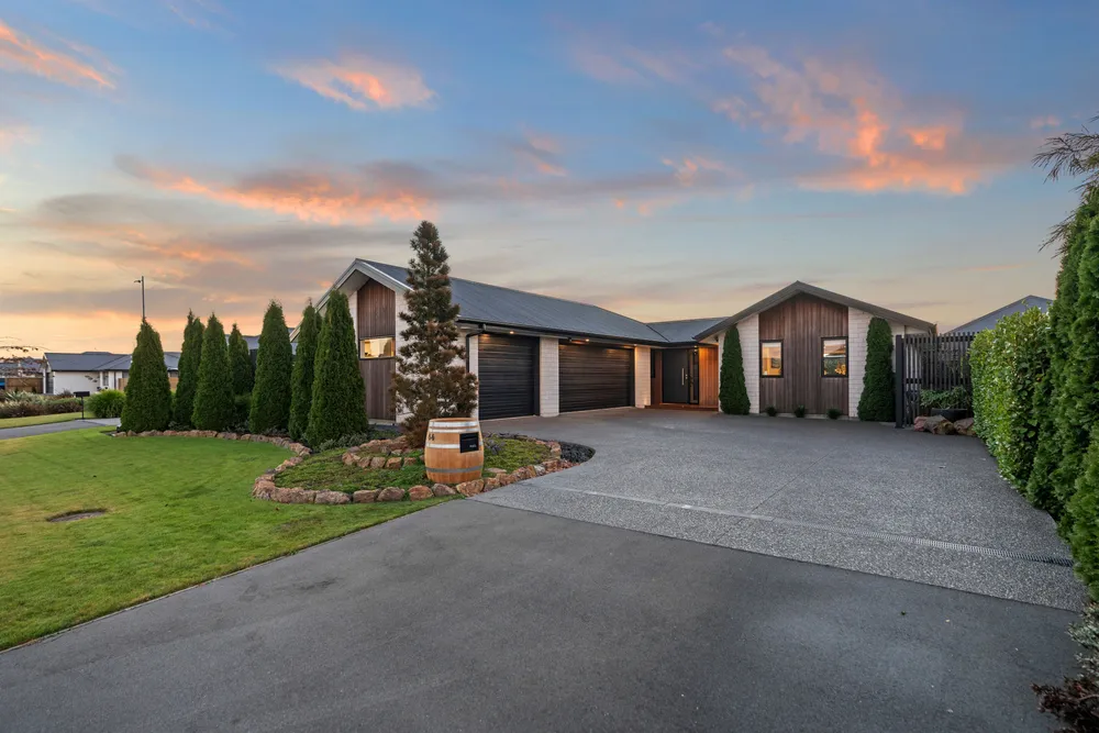 Photos of 44 Sandhurst Drive