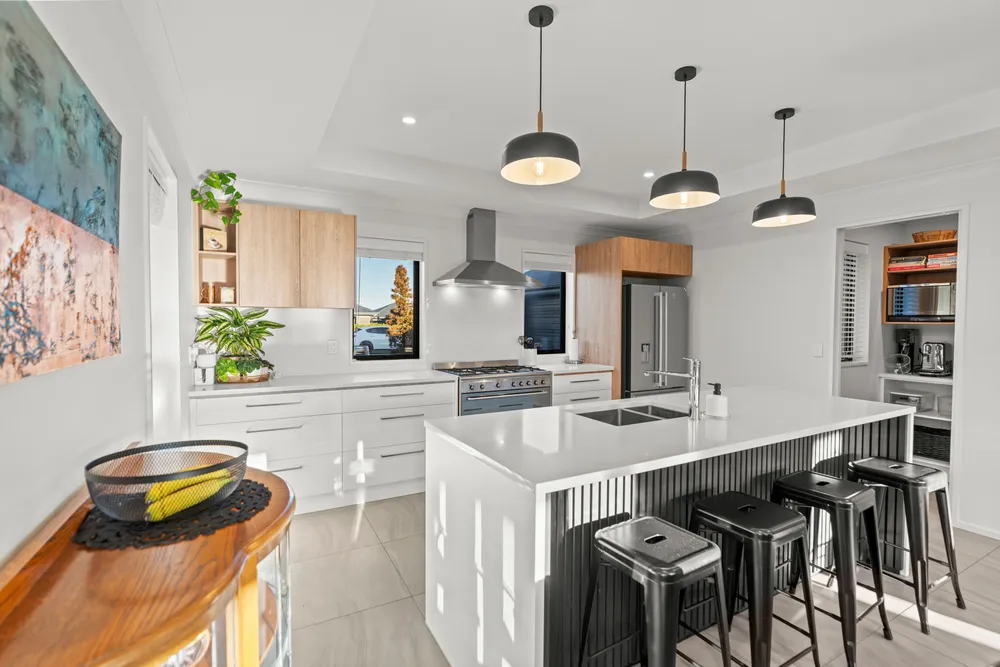 Photos of 44 Sandhurst Drive