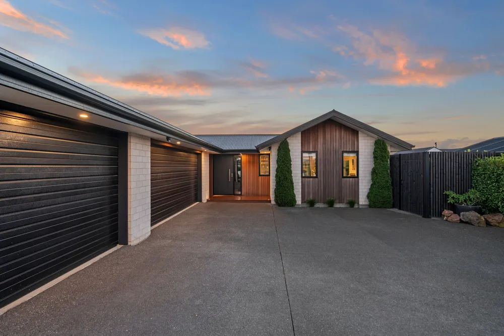 Photos of 44 Sandhurst Drive