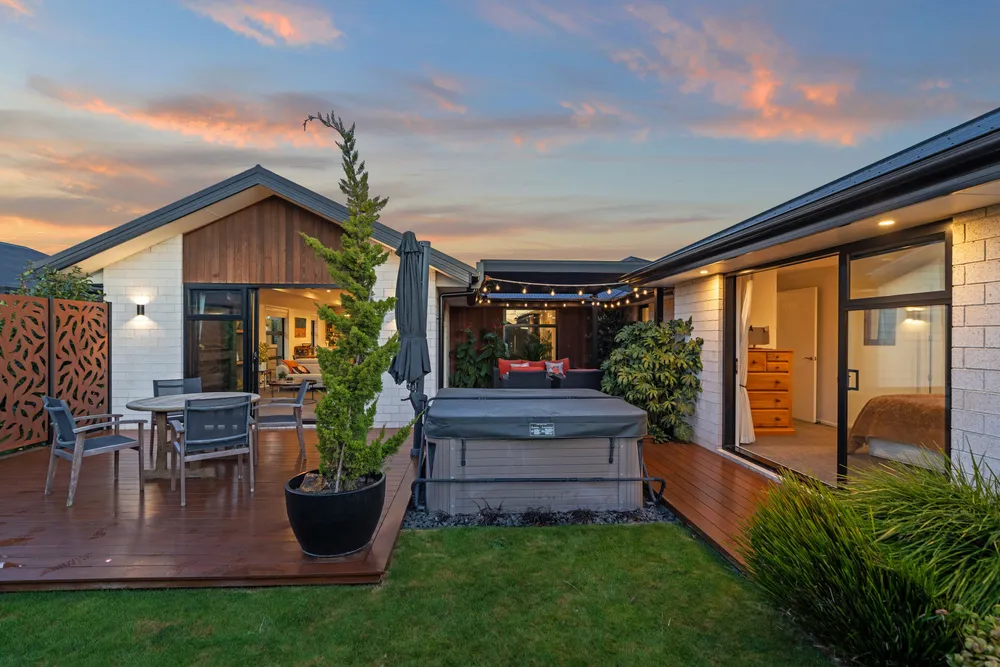 Photos of 44 Sandhurst Drive