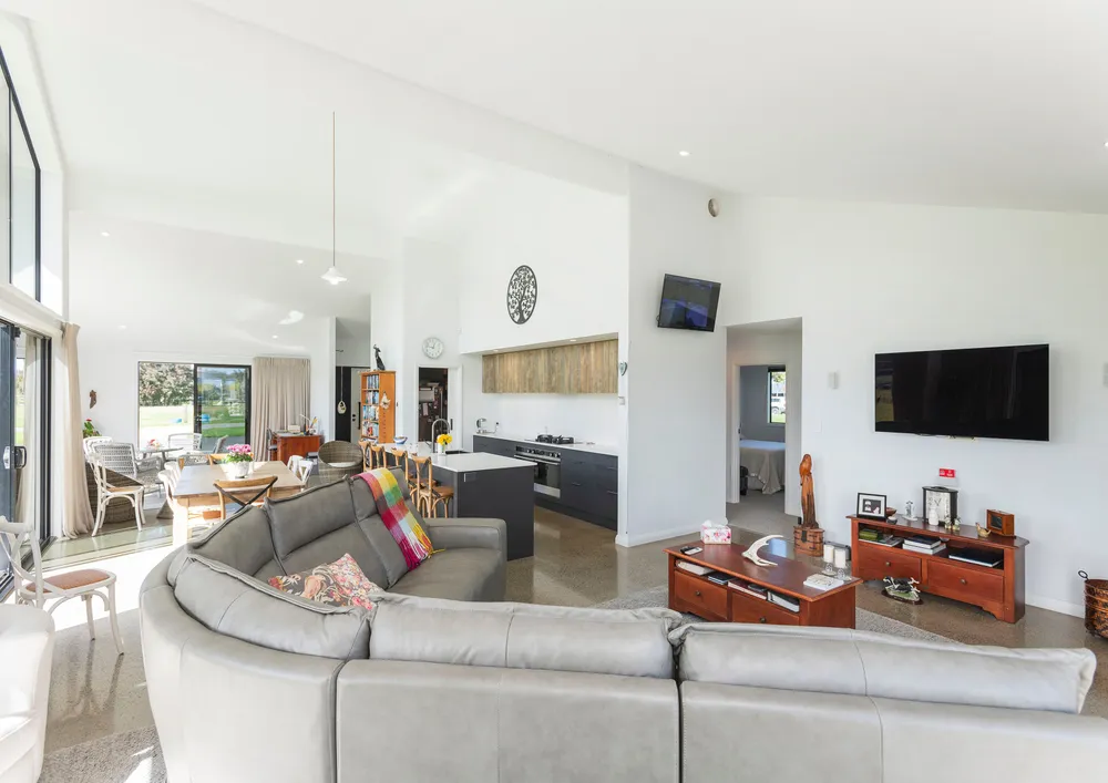 Photos of 82 Hansen Road