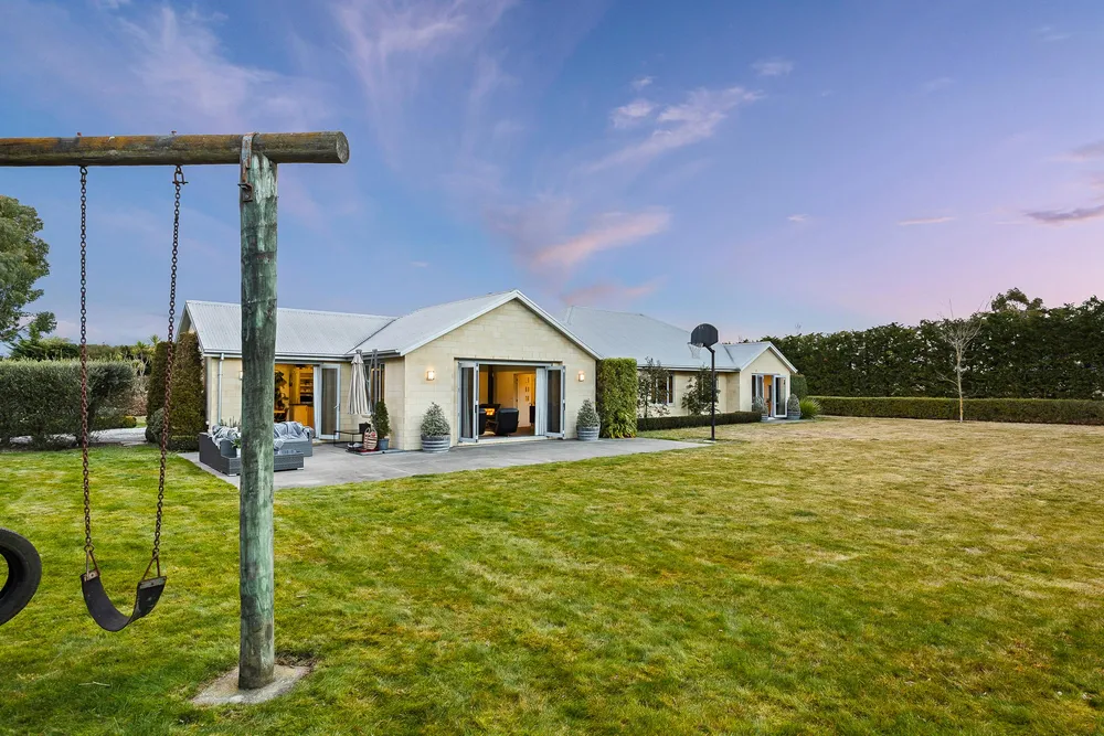 Photos of 30 Wetherfield Lane
