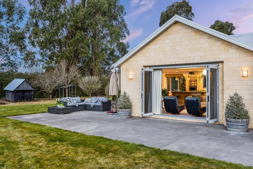 Photos of 30 Wetherfield Lane