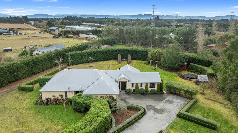 Photos of 30 Wetherfield Lane