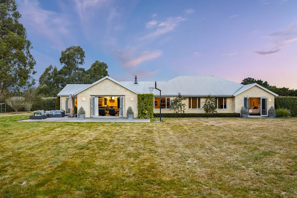 Photos of 30 Wetherfield Lane