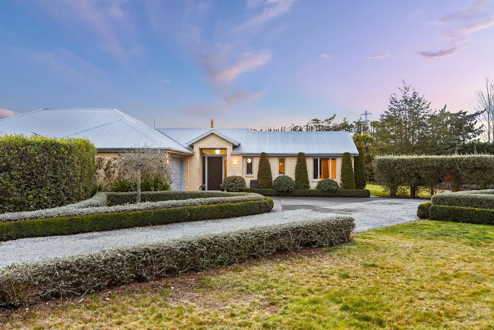 Photos of 30 Wetherfield Lane