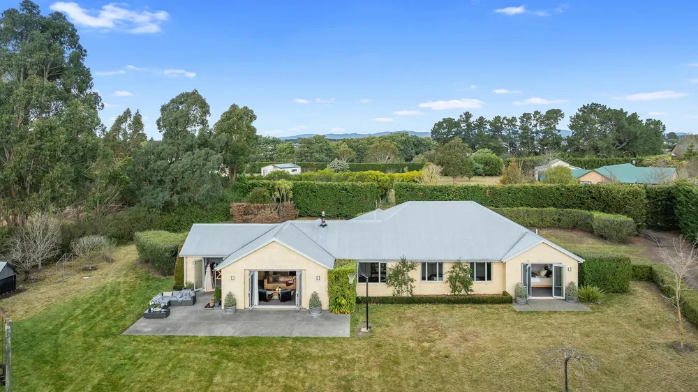 Photos of 30 Wetherfield Lane