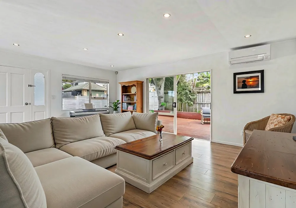 Photos of 27 Ian Sage Avenue