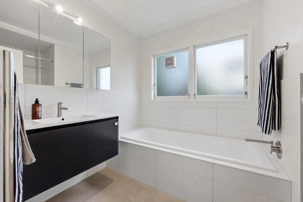 Photos of 2/120 Orakei Road
