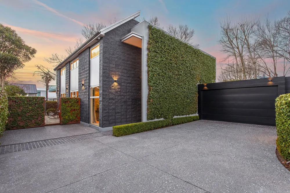 Photos of 93 Merivale Lane