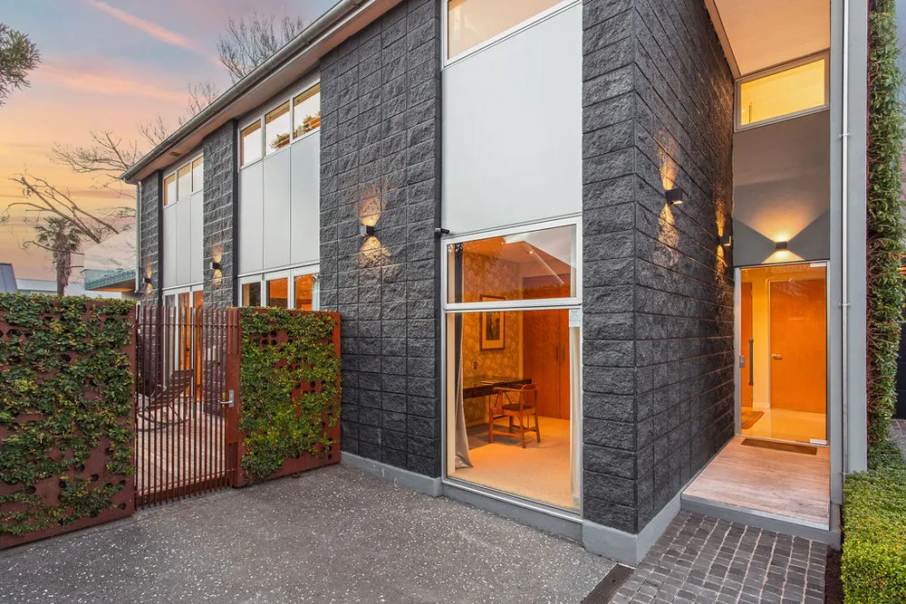 Photos of 93 Merivale Lane