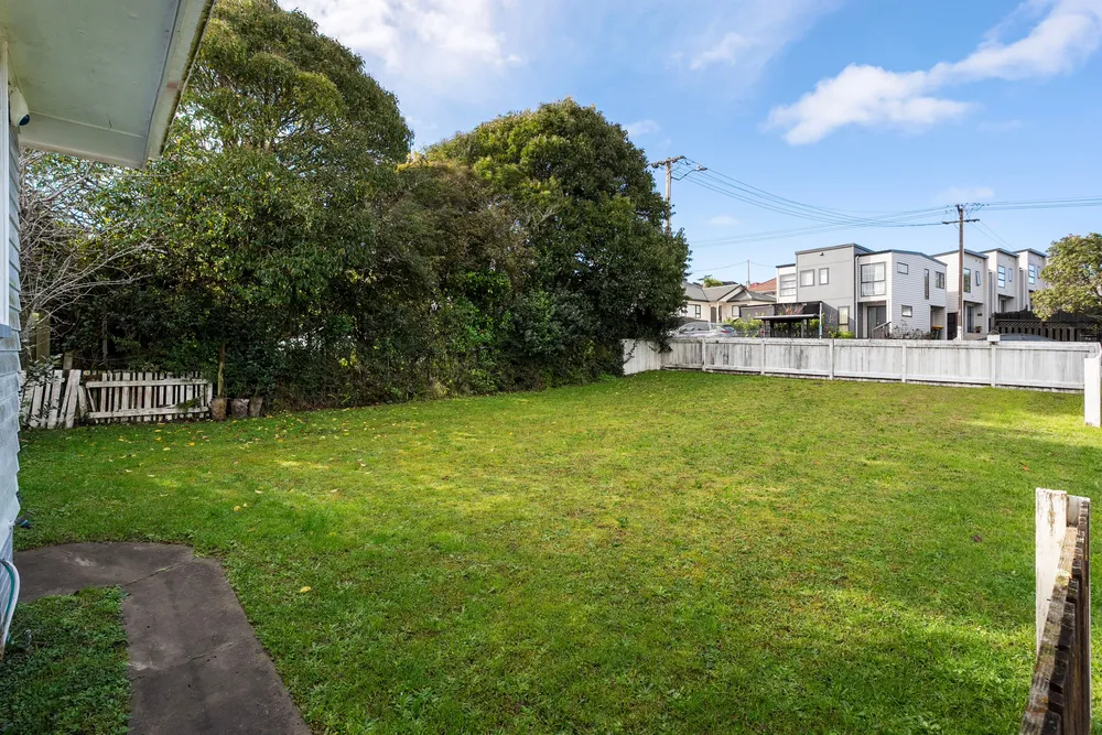 Photos of 79A White Swan Road