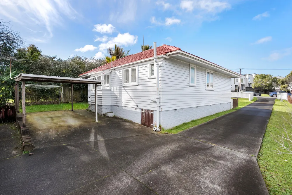 Photos of 79A White Swan Road
