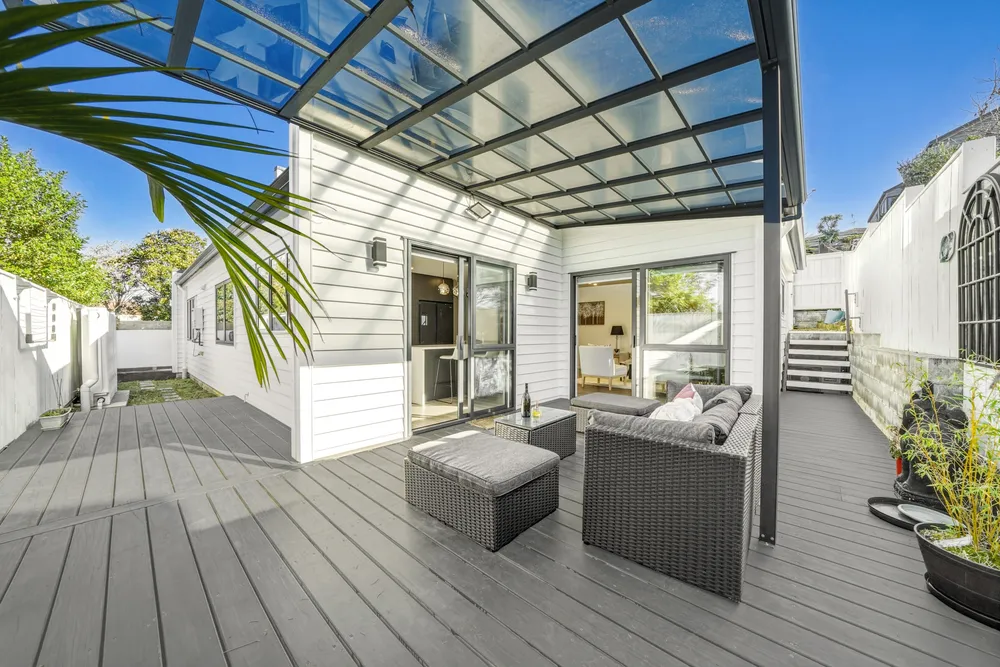 Photos of 17A Winhall Rise
