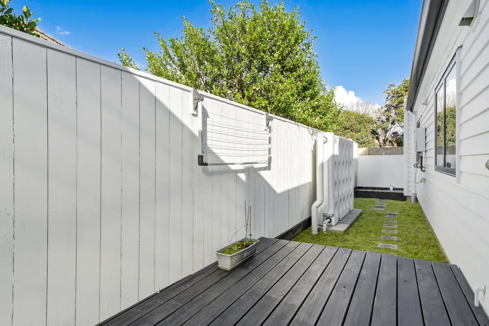 Photos of 17A Winhall Rise