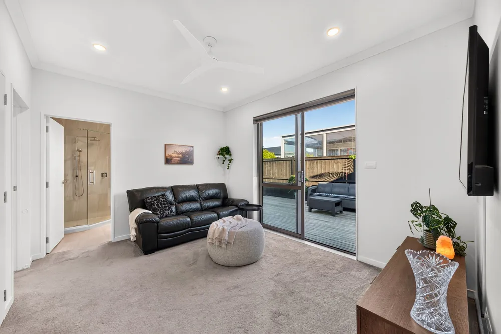 Photos of 7 Walter Ruddock Avenue