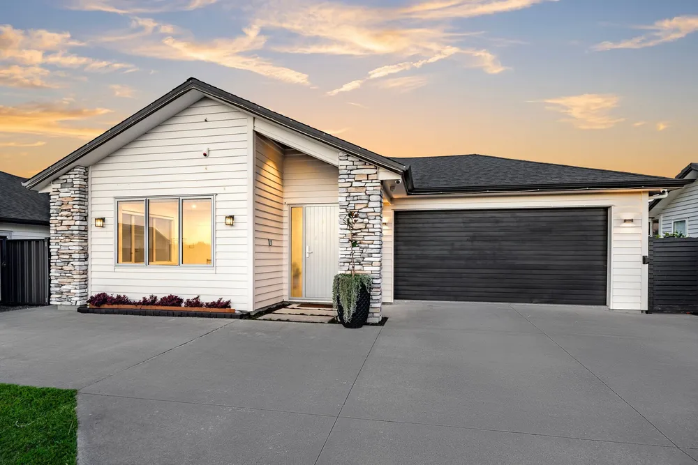 Photos of 7 Walter Ruddock Avenue