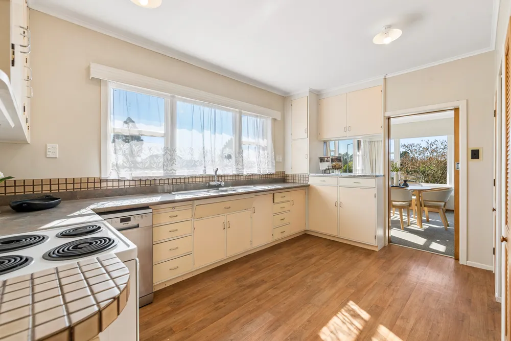 Photos of 990 Paerata Road