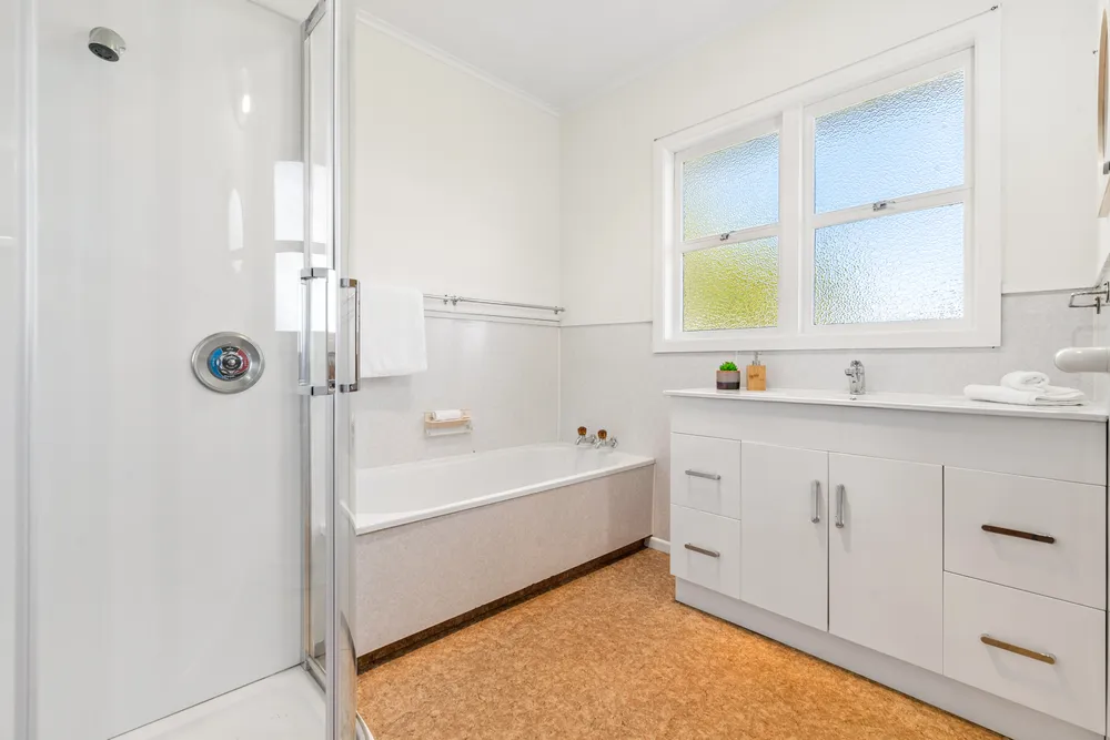 Photos of 990 Paerata Road