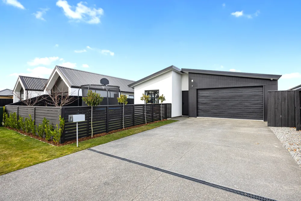Photos of 60 Quinn Crescent
