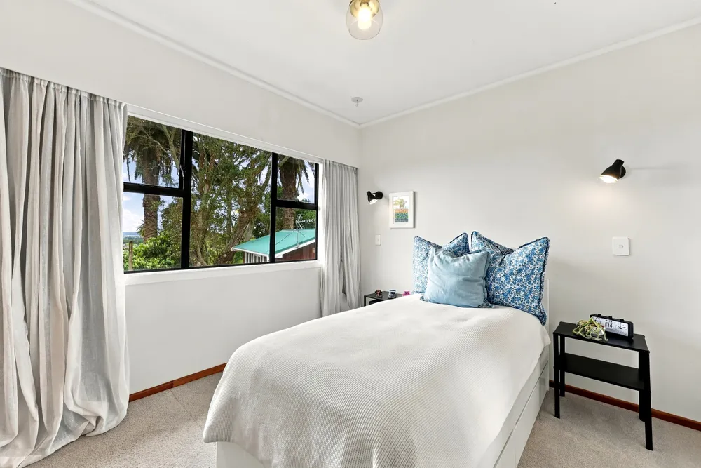 Photos of 239 Glenfield Road