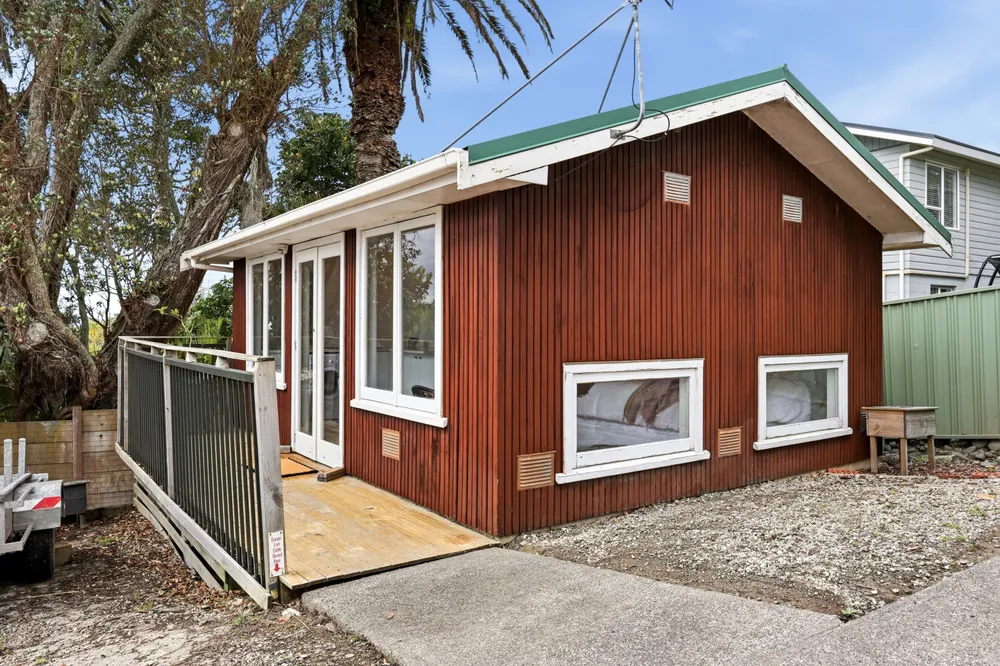 Photos of 239 Glenfield Road