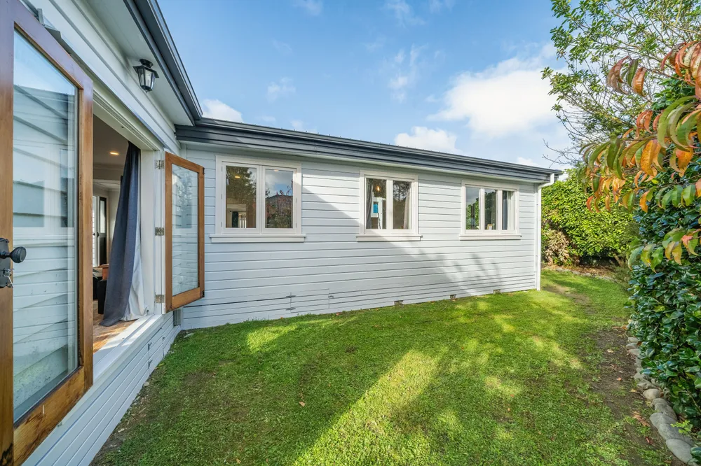 Photos of 33 Miro Street