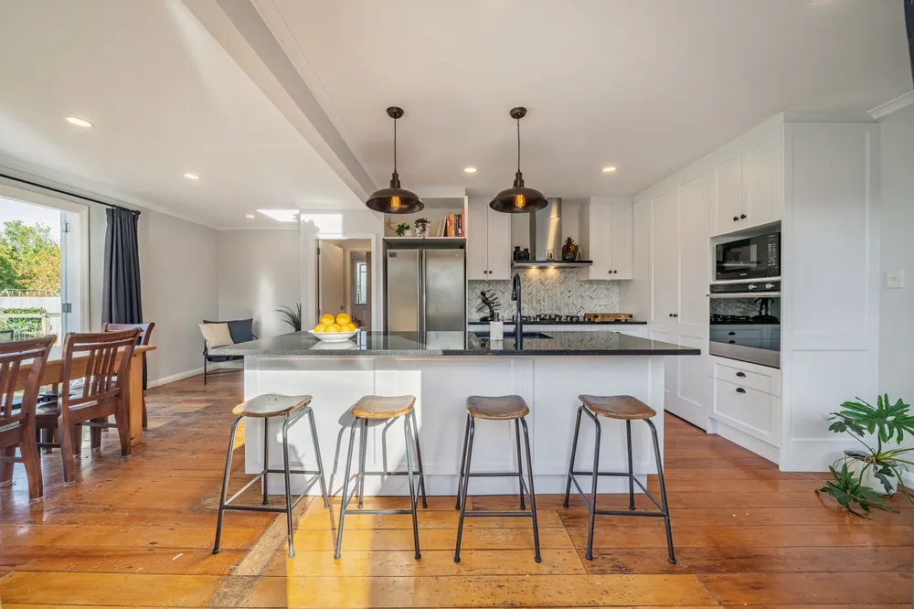 Photos of 33 Miro Street