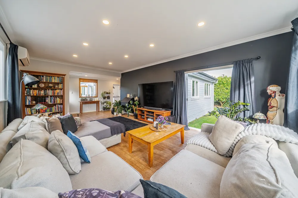 Photos of 33 Miro Street