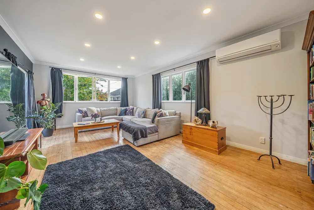 Photos of 33 Miro Street