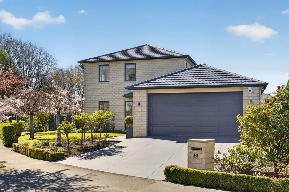 Photos of 49 Skyedale Drive
