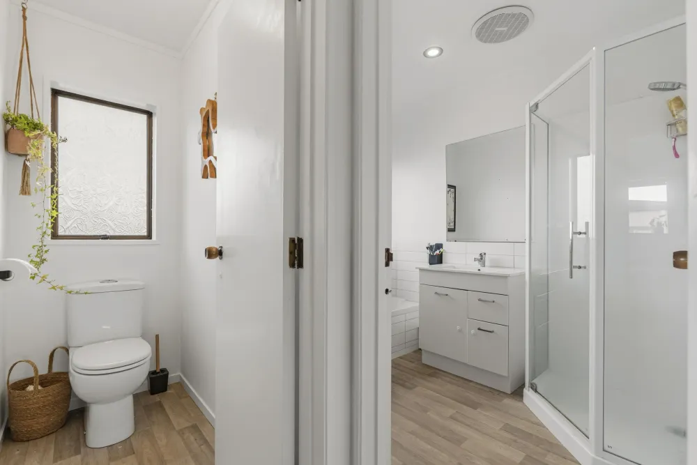 Photos of 42 Ascot Road