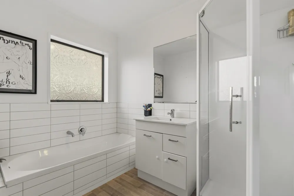 Photos of 42 Ascot Road