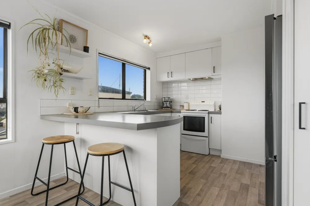 Photos of 42 Ascot Road