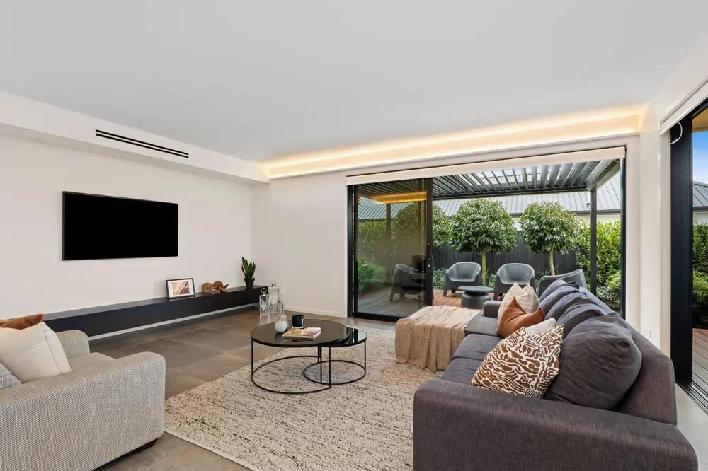 Photos of 6 Hull Crescent