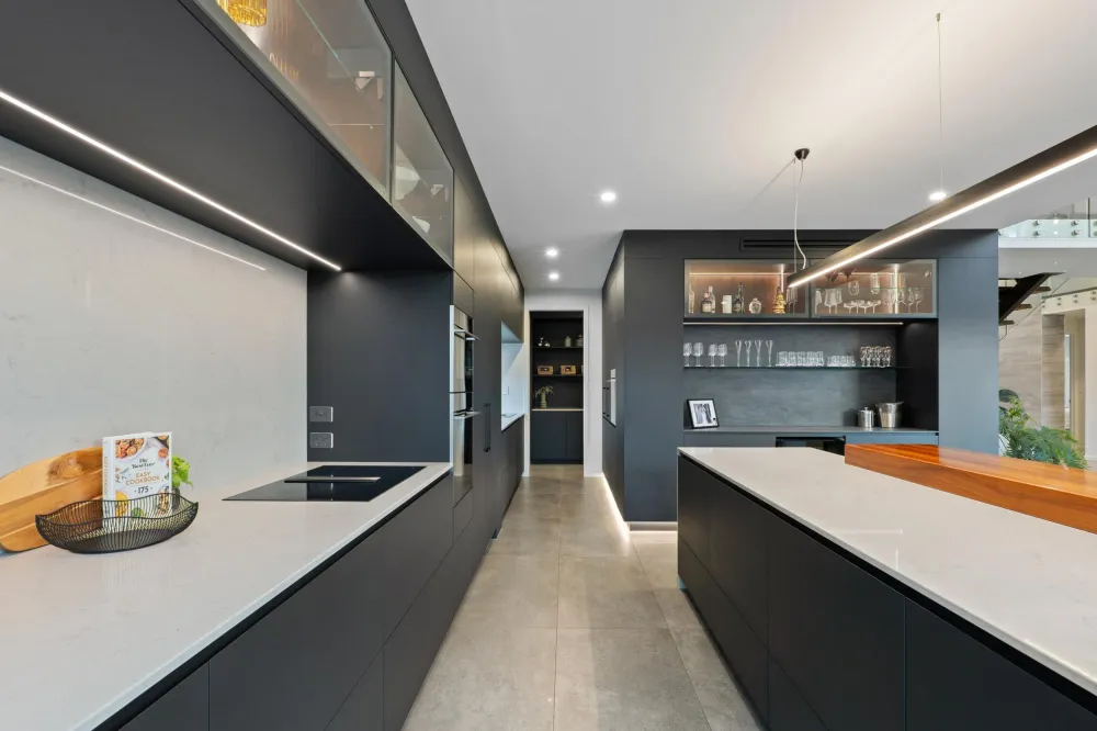 Photos of 6 Hull Crescent