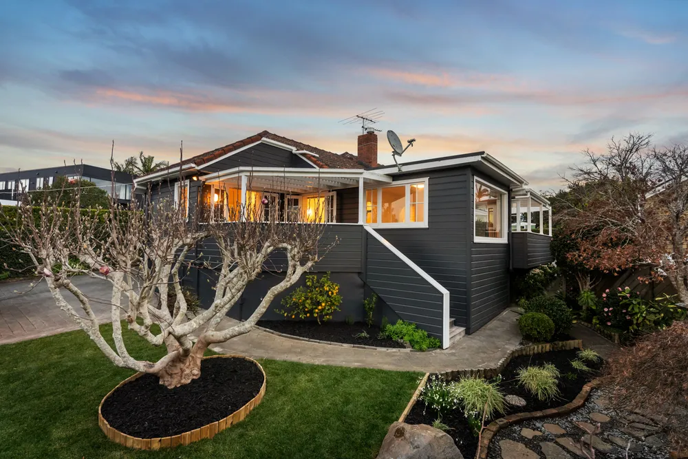 Photos of 148 Coates Avenue