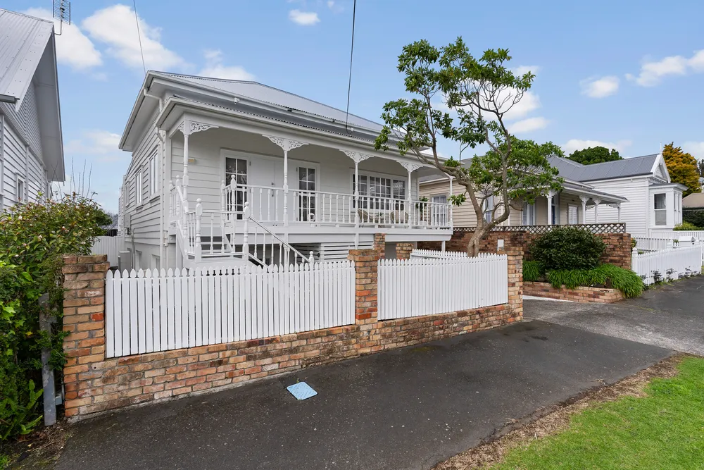 Photos of 8 Kiwi Road