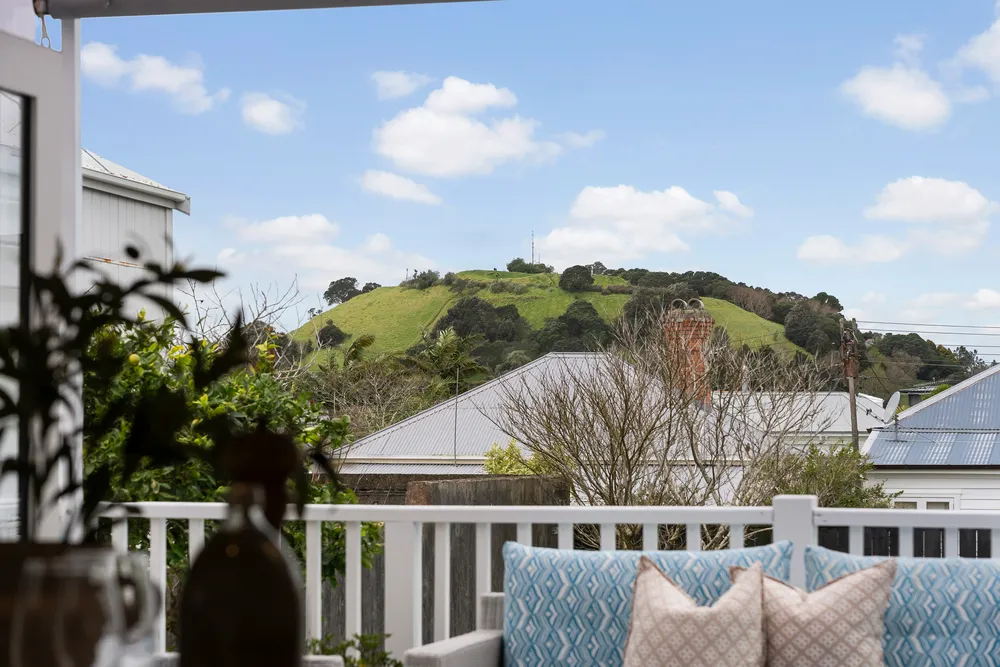 Photos of 8 Kiwi Road