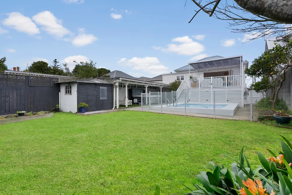 Photos of 8 Kiwi Road
