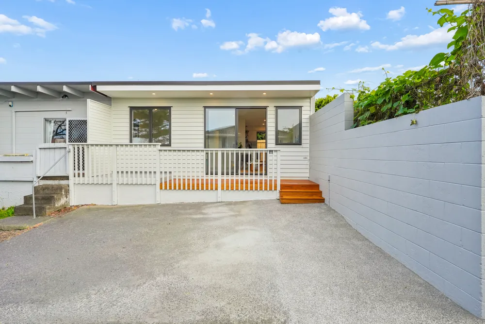 Photos of 2/92 Titirangi Road
