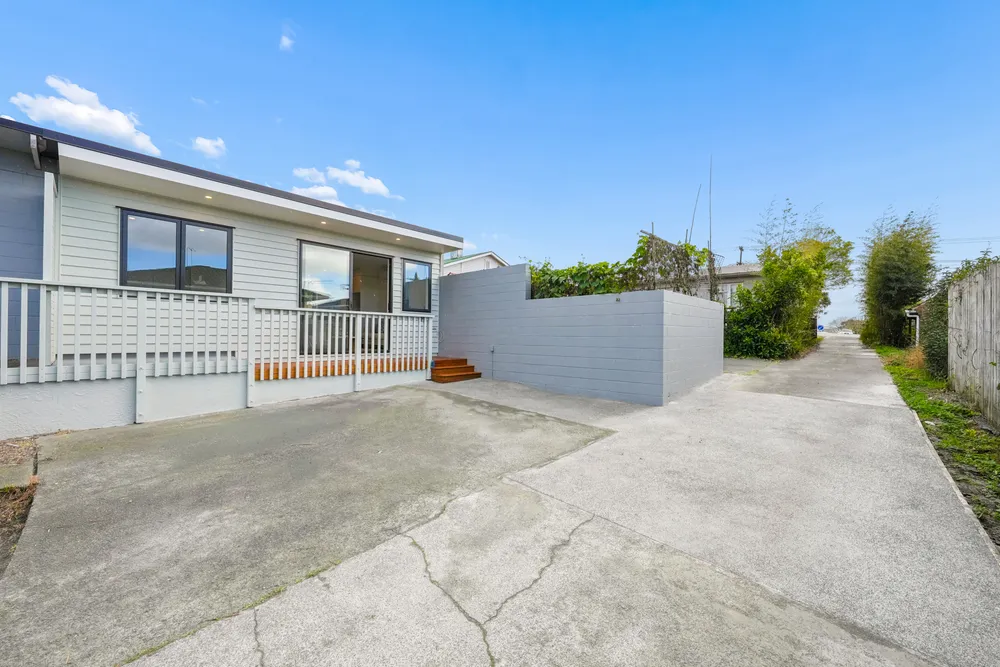 Photos of 2/92 Titirangi Road